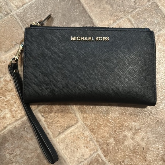 Michael Kors Wallet Wristlet - Picture 1 of 3